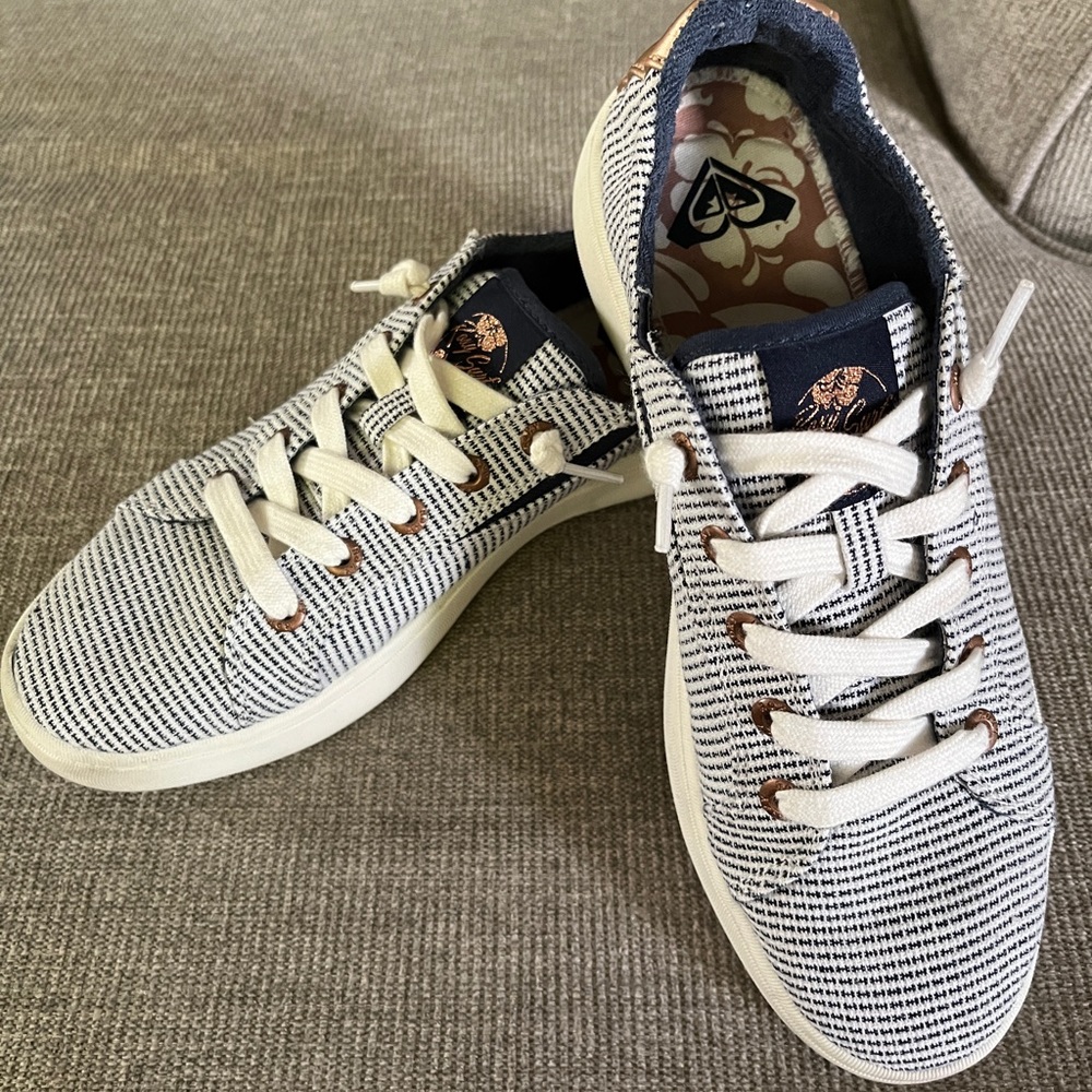 Roxy stripped ladies shoes